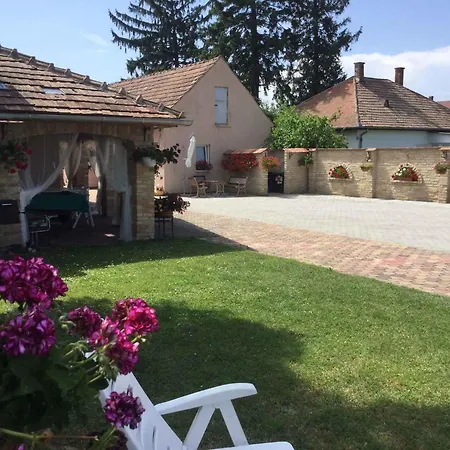 2 Apartment Balatonbereny